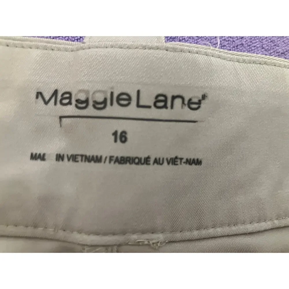 Maggie Lane Flat Front khaki Shorts size 16